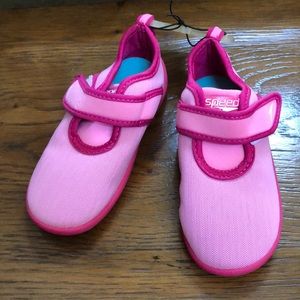 New toddler girls Speedo water shoes.  Size L 9-10.  The original surf walker.